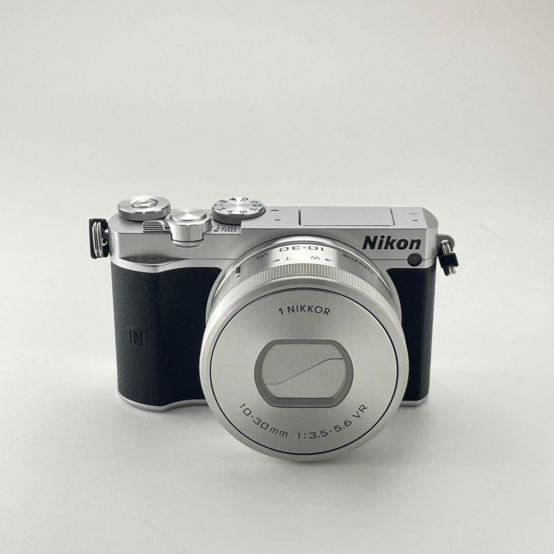 【極上美品・返品保証】Nikon1 J5シルバー 標準レンズキット
