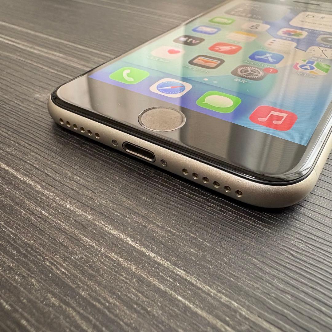 iPhone SE 第3世代 64GB Starlight SIMフリー 中古