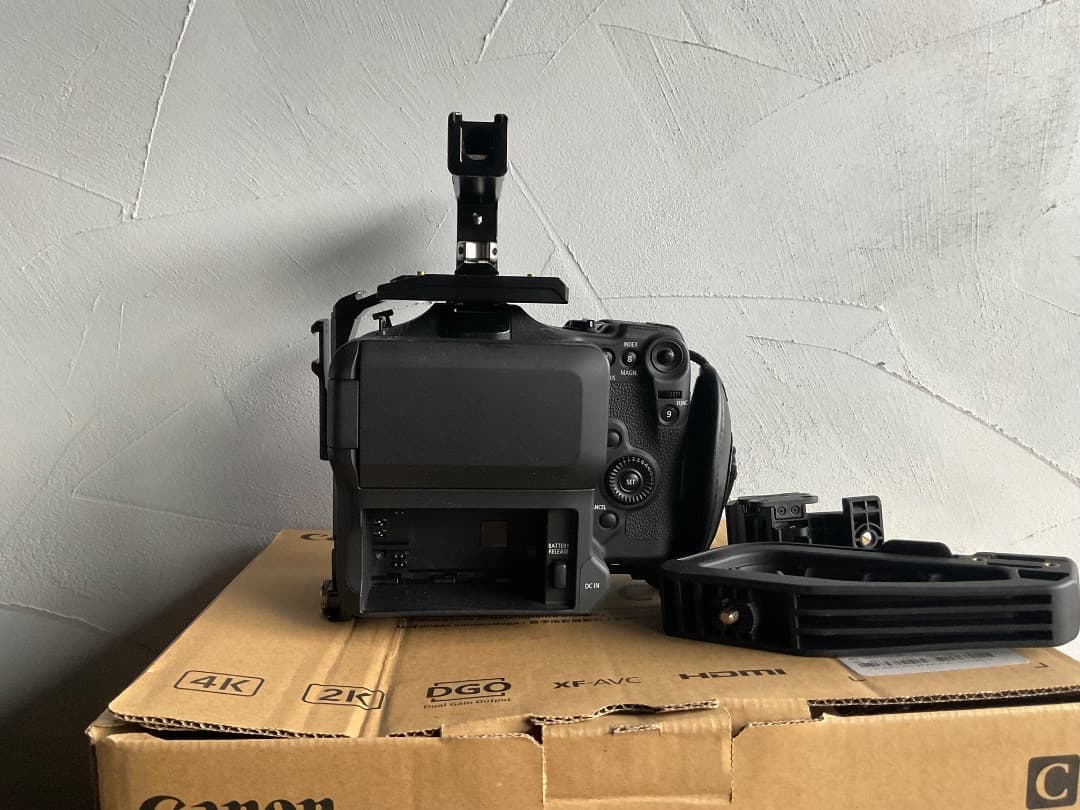 【防湿庫保管】Canon C70 ＋ SmallRigキット ＋ 純正バッテリー