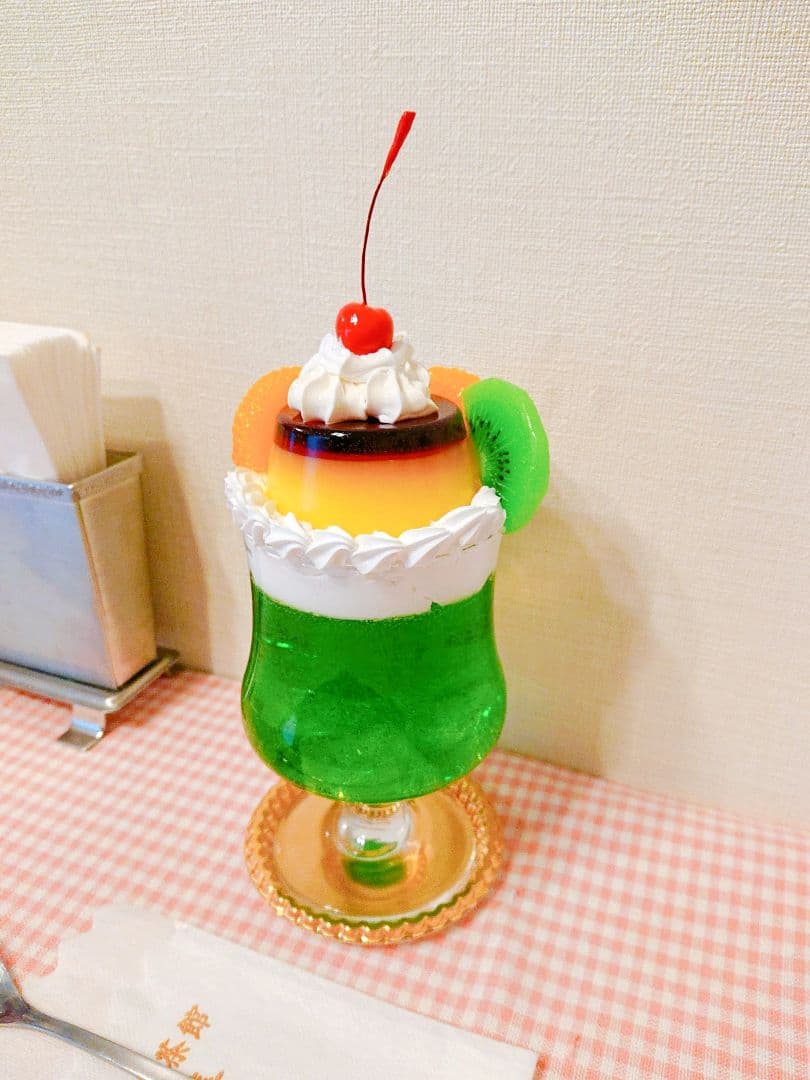 昭和レトロ 純喫茶のプリンのせビッグクリームソーダ 食品サンプル