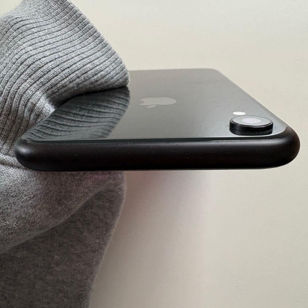 iPhone XR 64GB【SIMロックなし・ネットワーク制限なし・初期化済】