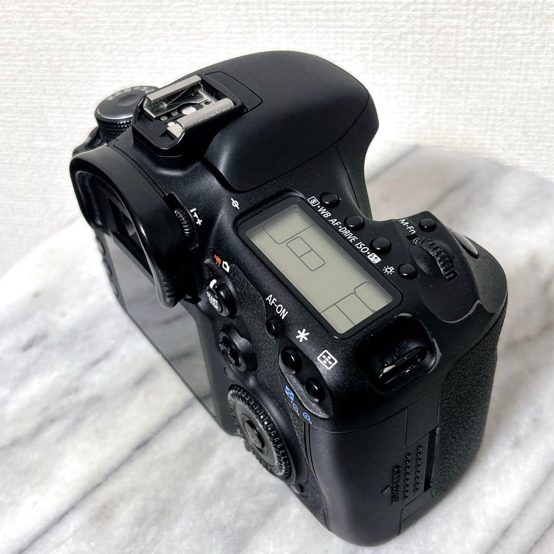 Canon EOS 7D ボディ 純正 充電器 付 動作良好 デジタル一眼レフ
