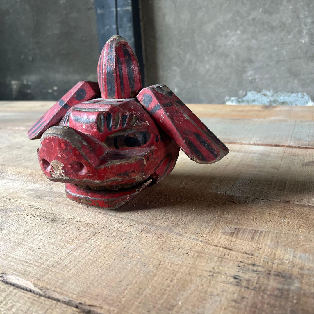 実家整理　古い木獅子