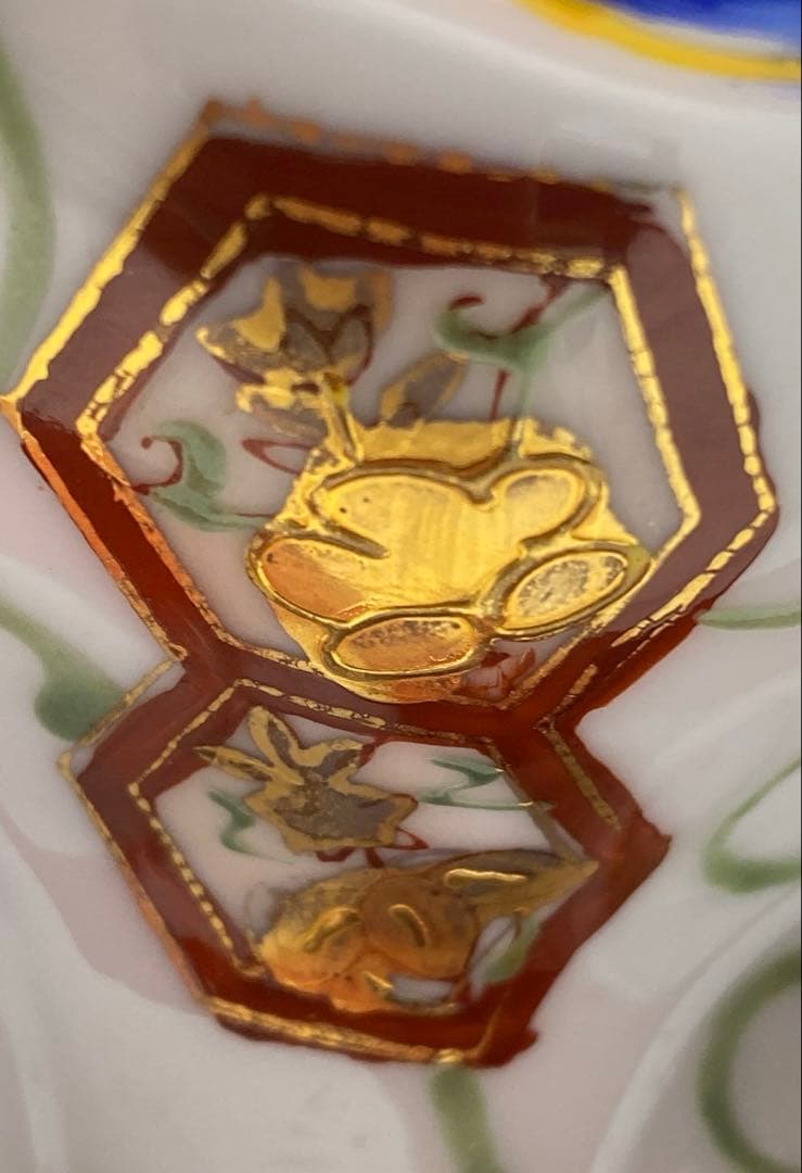 伊万里焼 招き猫 唐草柄 陶器製置物 金色装飾