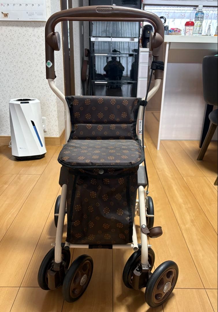 「TacaoF（テイコブ） シルバーカー 歩行補助 押し車 自宅内使用のみ」