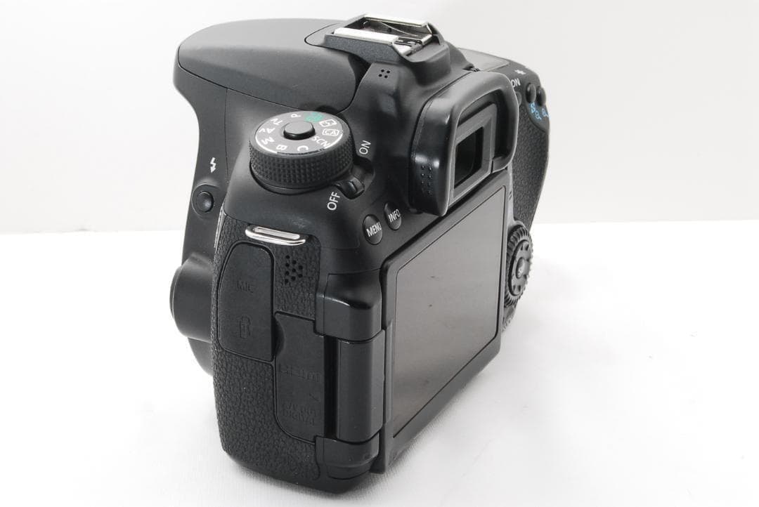 Canon EOS 70D 一眼レフカメラ スマホ転送 近～中望遠対応レンズ