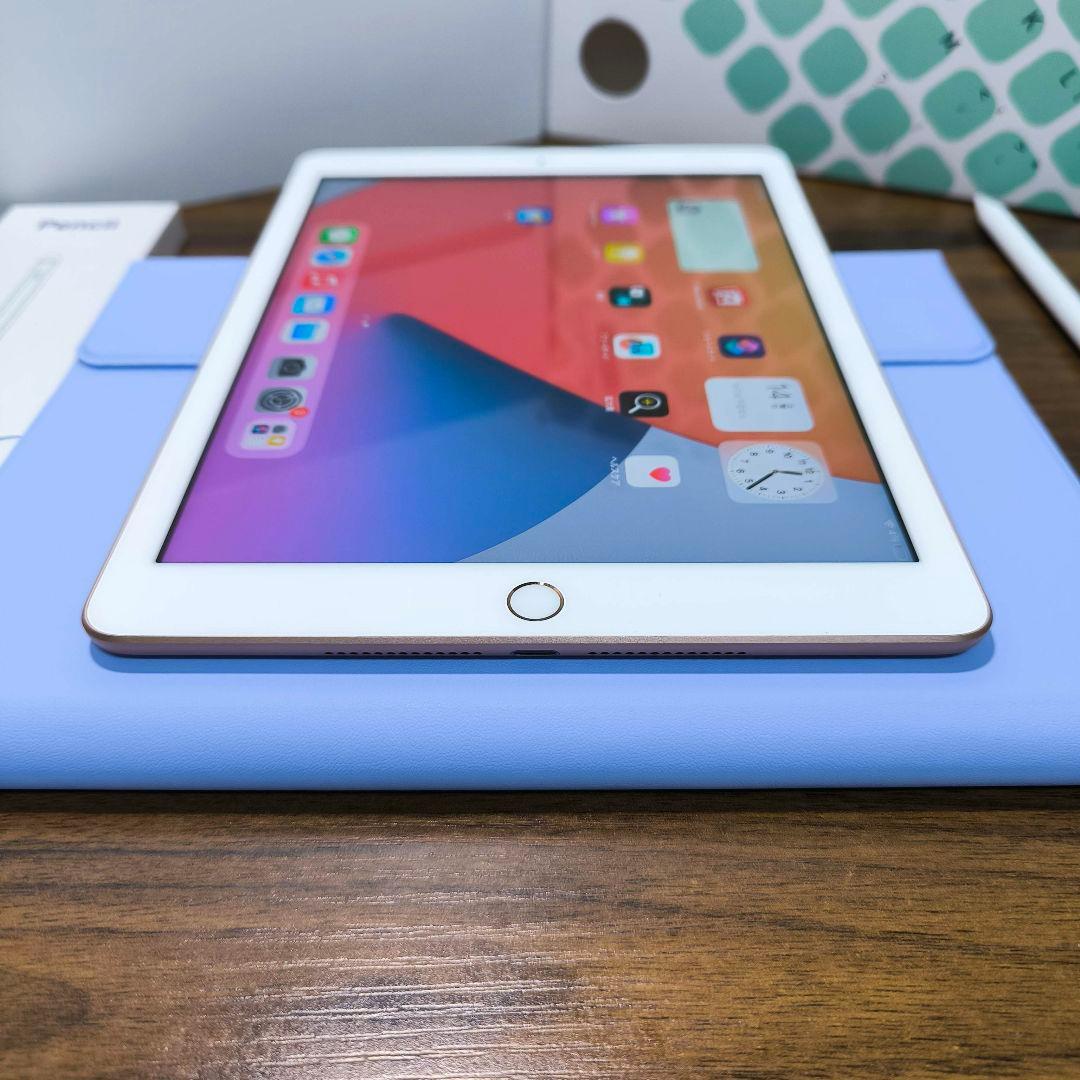 iPad 第6世代 Simフリー 32GB ケースとキーボード、タッチペン