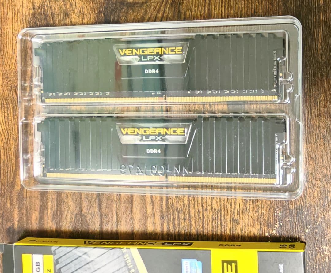 【中古】Corsair デスクトップPC用メモリ 8gb ×2 DDR4