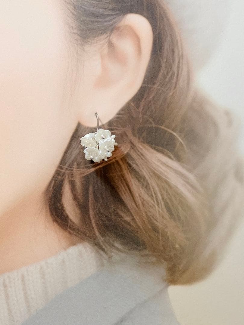 No.187 ◆お試し価格◆水晶の花束の揺れるピアス(シルバー)