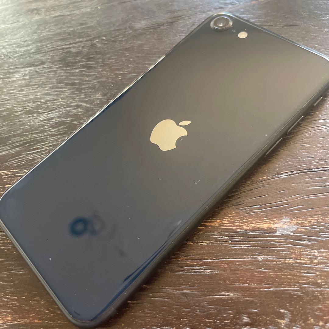 iPhone SE3 64GB 濃紺 ブラック系