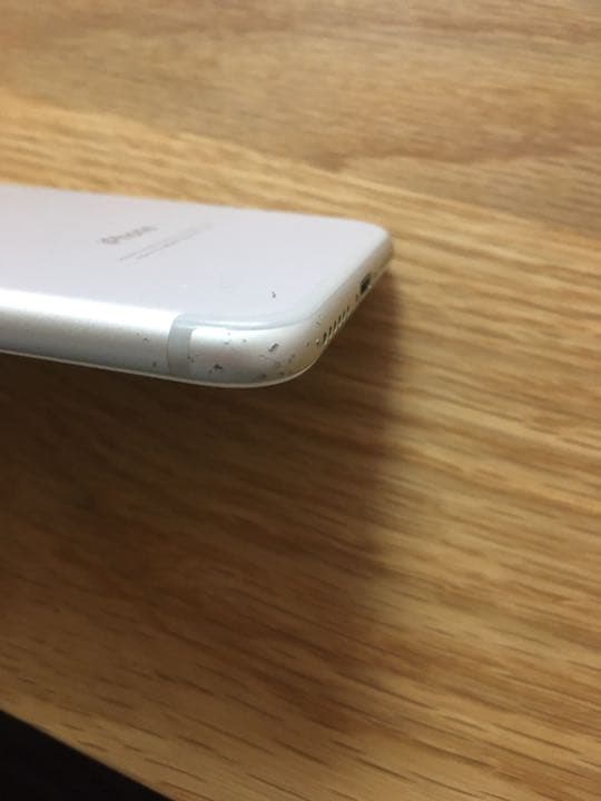 iPhone 7 Silver 128 GB SIMフリー　ジャンク品扱い