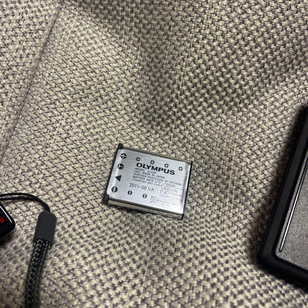 Olympus コンパクトデジタルカメラ 本体と充電器付き