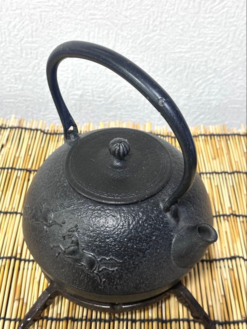 未使用品　南部盛栄堂販売　１２型　馬文様　南部鉄瓶　南部鉄器　鉄瓶