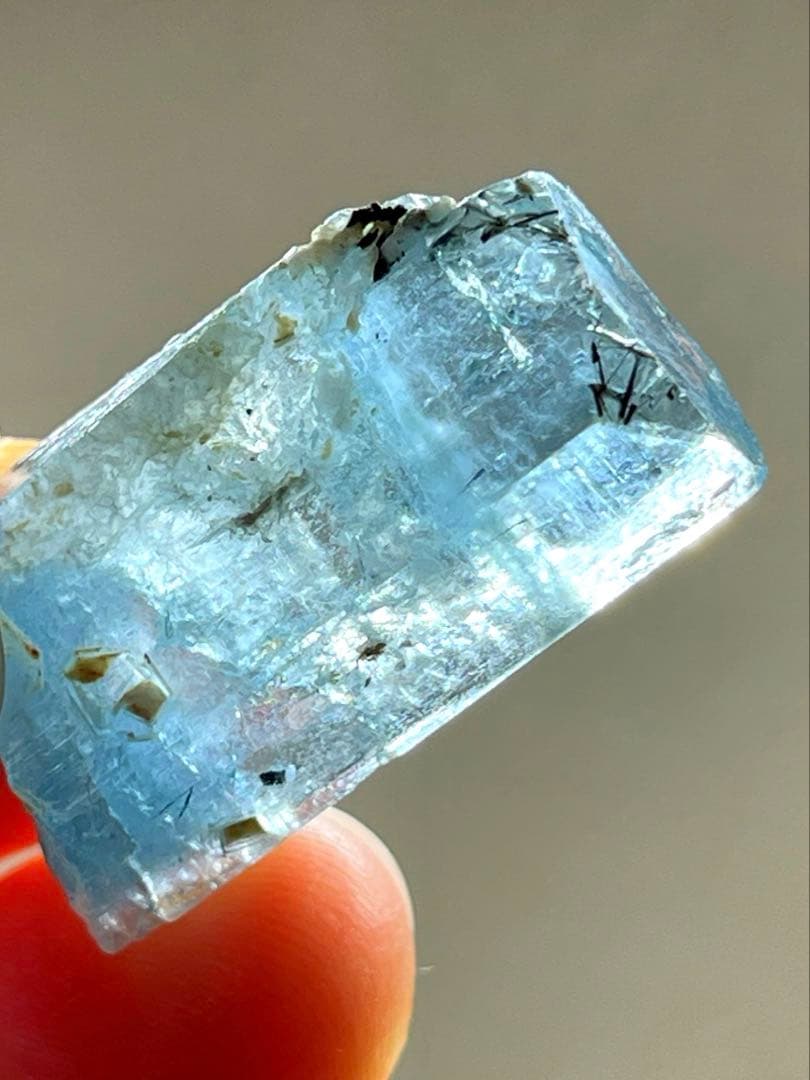 風景画のような世界観・ベトナム産 アクアマリン＆トルマリン共生27.25ct