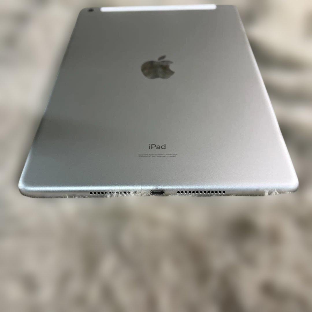 Apple iPad (第８世代) Wi-Fi + Cellular シルバー