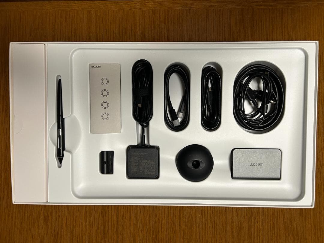 WACOM Cintiq pro 16 DTH-1620 15.6型液晶ペンタブ