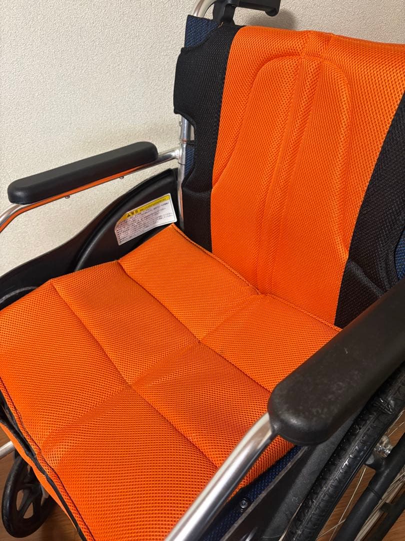 カドクラ 折りたたみ車椅子　オレンジ