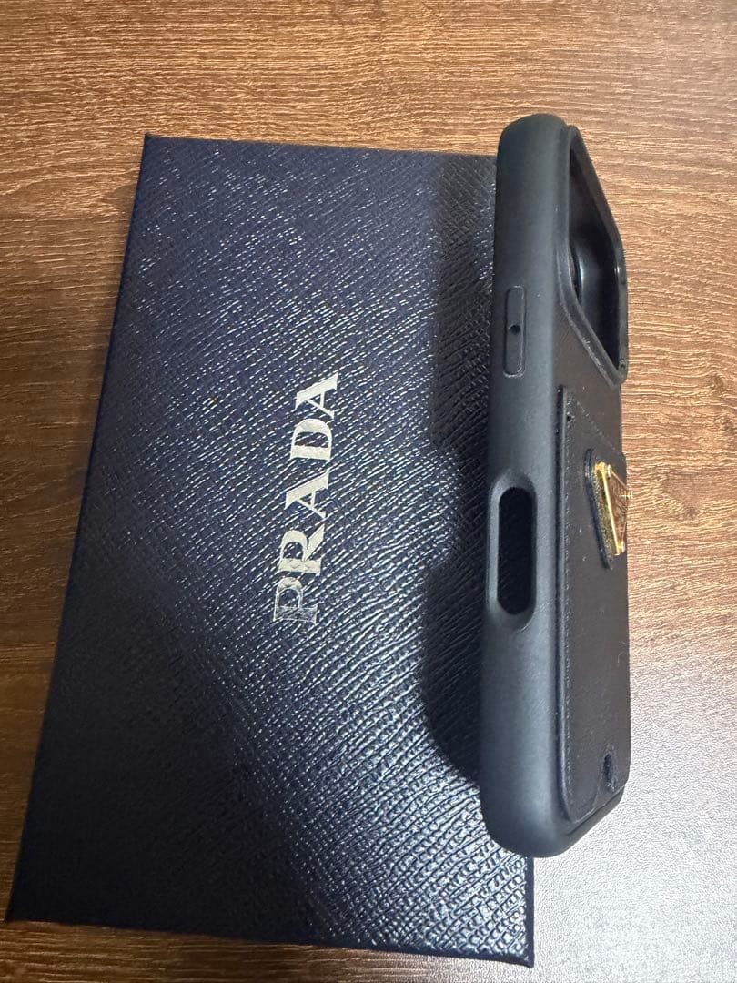 PRADA ブラックレザー iPhone17プロケース美品