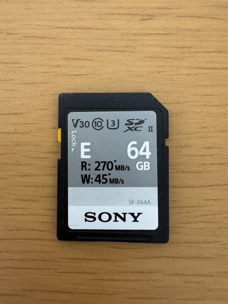 美品 SONY α6400 ダブルズームレンズキット - 64GB SDカード付