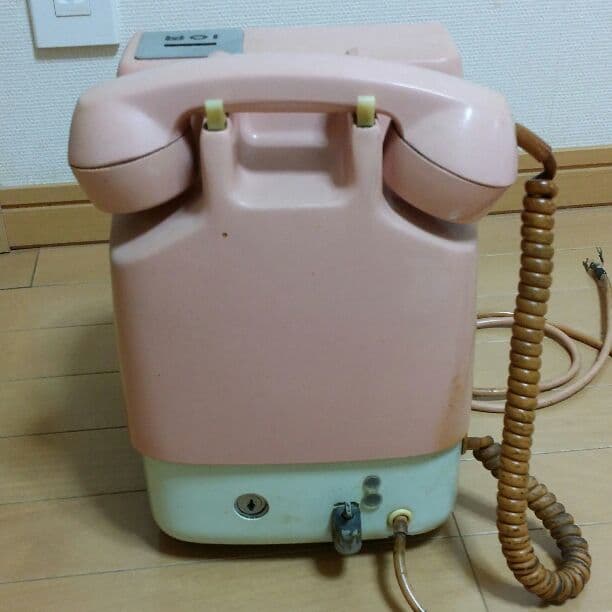 ピンク公衆電話