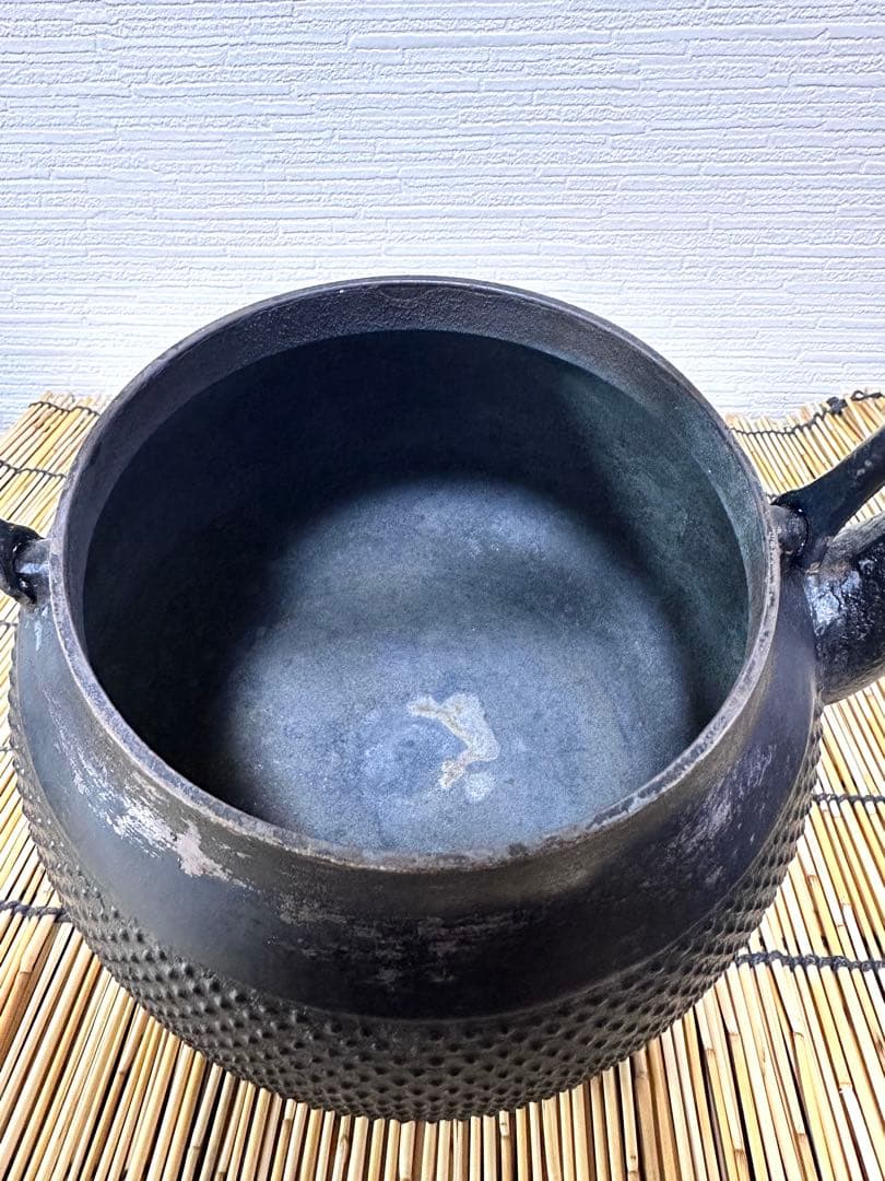 ＵＳＥＤ品 南部岩鋳四代目清末作 　真作保証　２２型アラレ　南部鉄瓶