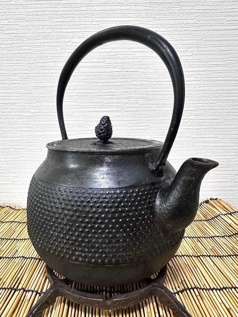 ＵＳＥＤ品 南部岩鋳四代目清末作 　真作保証　２２型アラレ　南部鉄瓶