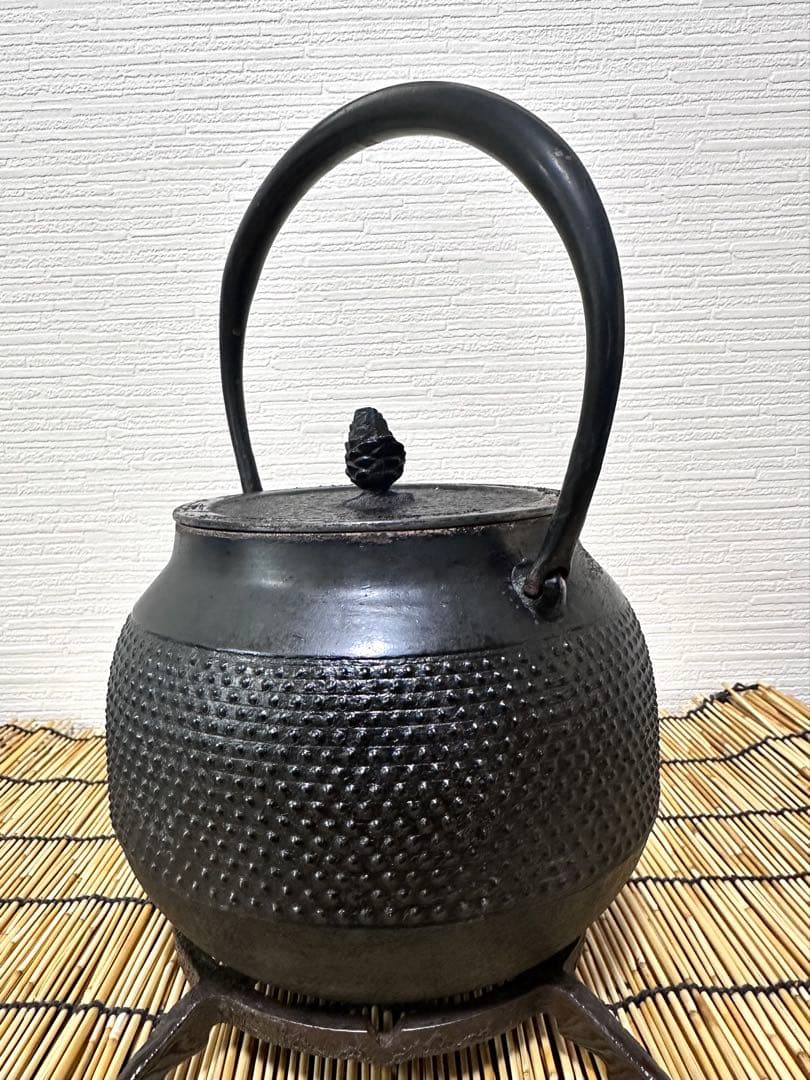 ＵＳＥＤ品 南部岩鋳四代目清末作 　真作保証　２２型アラレ　南部鉄瓶