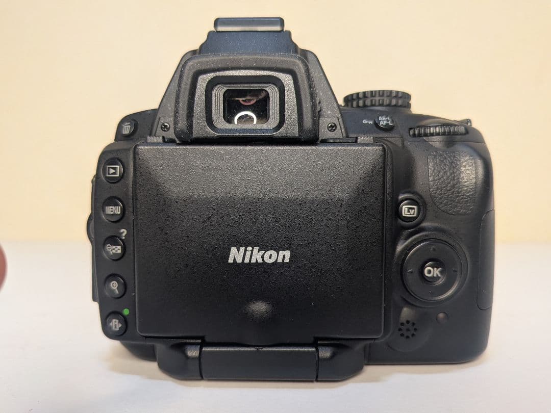 【極上品】ショット数わずか2979枚！ Nikon D5000 ボディ 自撮り