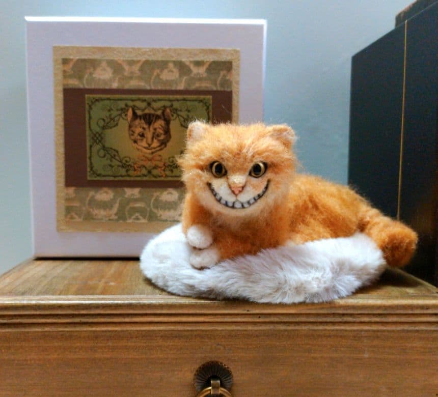 羊毛フェルト　チェシャ猫　ハンドメイド　不思議の国のアリス　ミニチュア