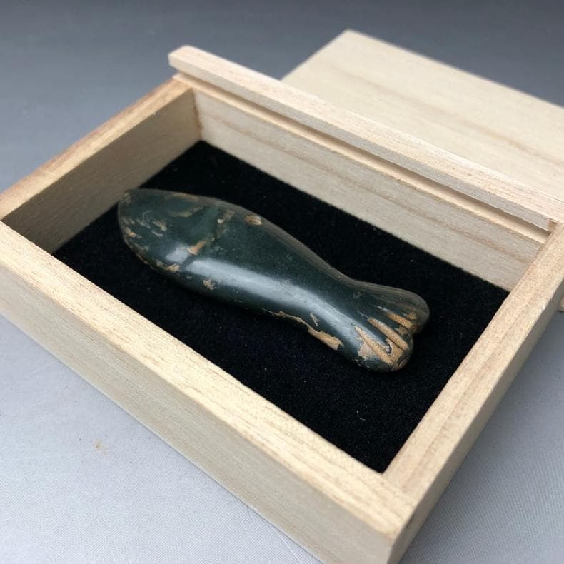 玉製・ 土偶・魚型　勾玉・須恵器勾玉弥生縄文古墳埴輪土偶　重さ32ｇ　共箱