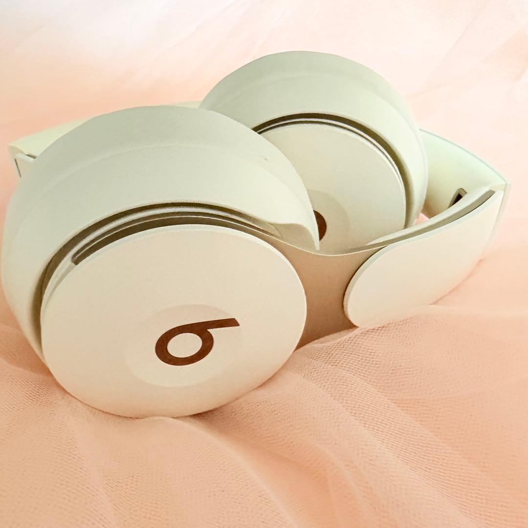 Beats SOLO PRO ワイヤレスヘッドホン ホワイト