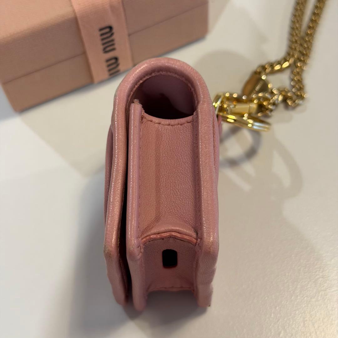 ミュウミュウ miumiu AirPods ケース レザー マトラッセ ピンク