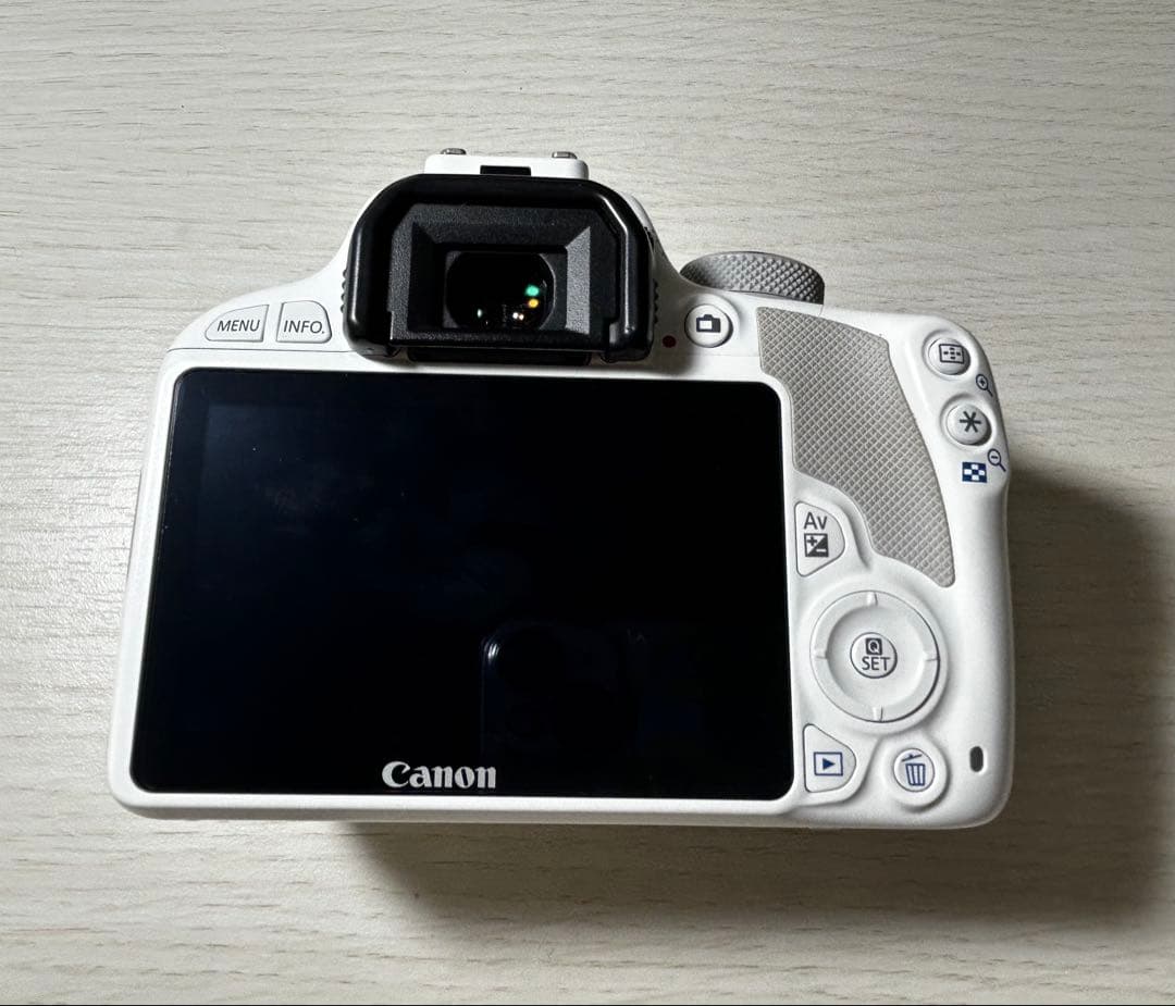 《3/31日までお値下げ中》Canon EOS Kiss X7 (1部傷あり)