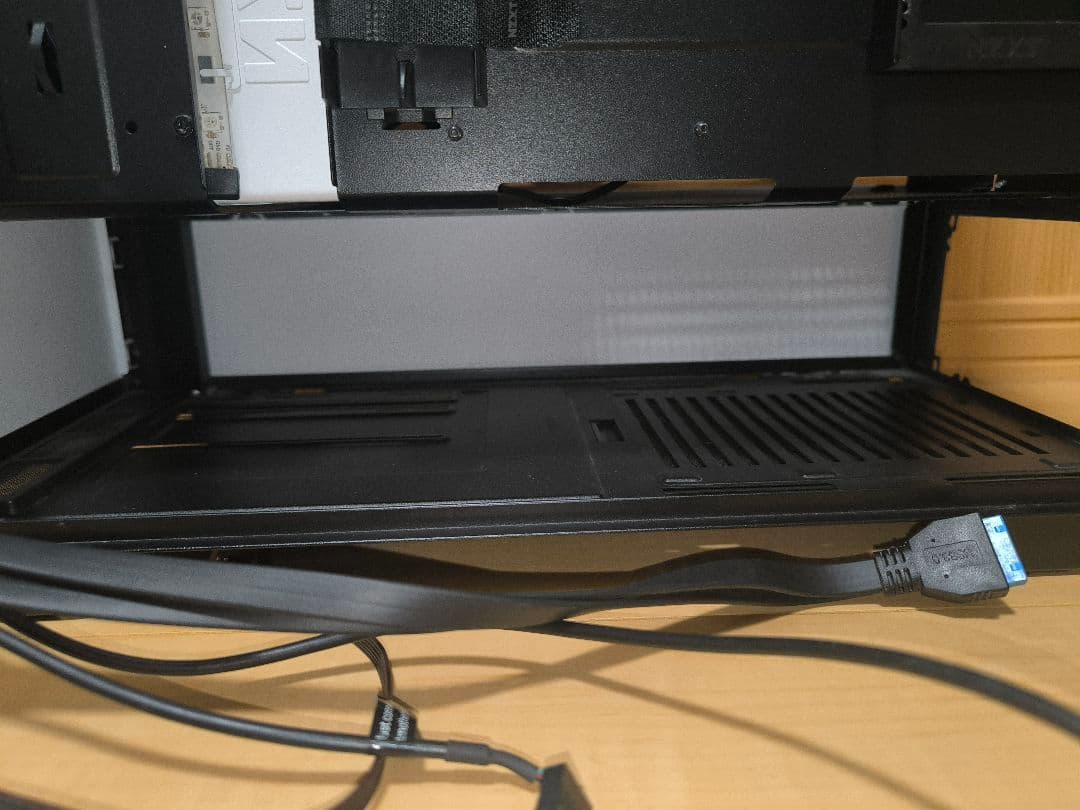 nzxt pcケース　H510 white