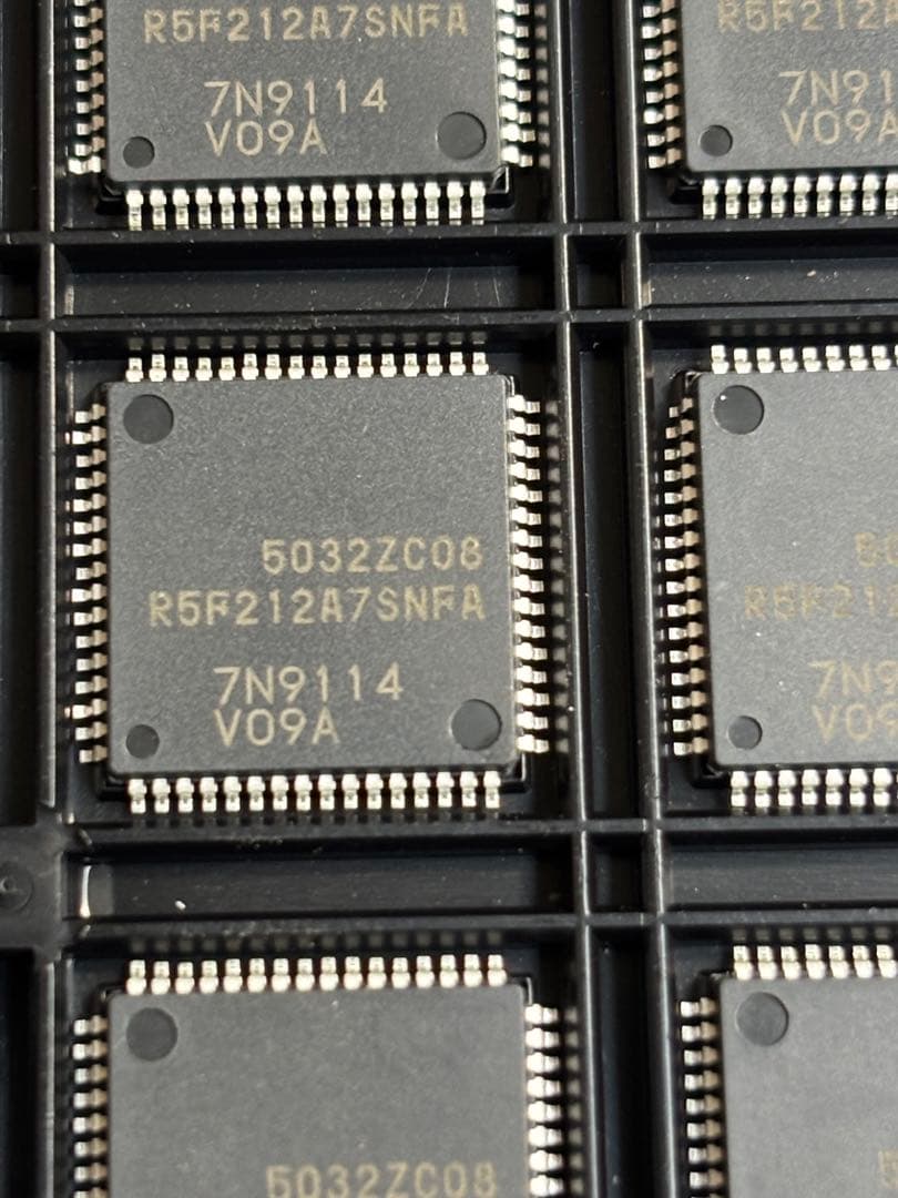 24個。R5F212A7SNFA#U0 ルネサス　マイクロコントローラー新品同様