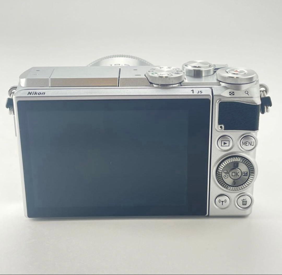 【極上美品】Nikon1 J5 18.5mm単焦点レンズキット　WiFi対応