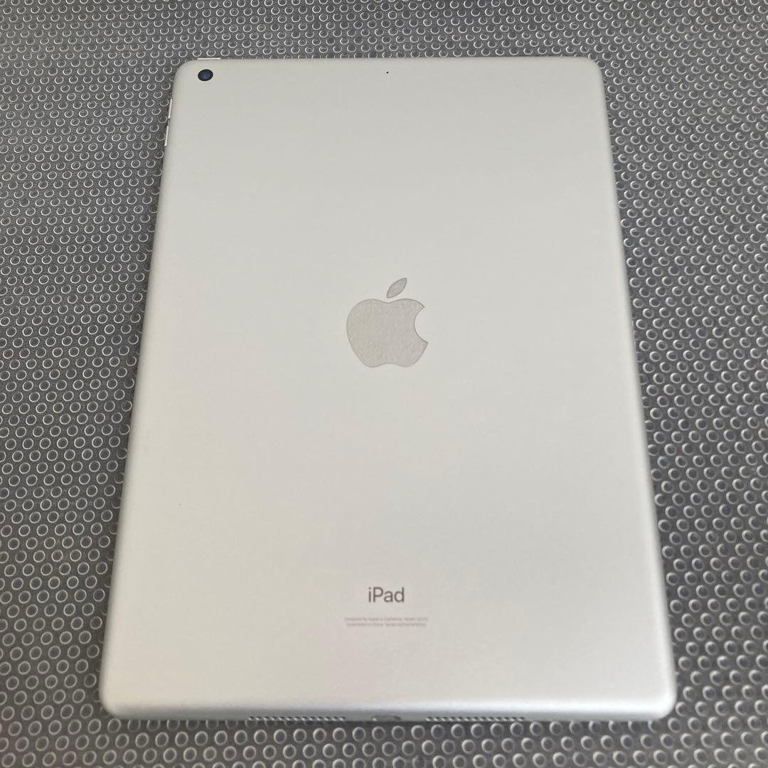 2738 美品☆電池ほぼ新品☆iPad8 第8世代 32GB WIFIモデル☆