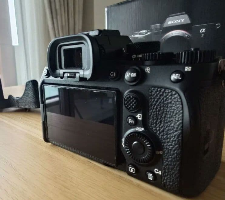 SONY α7 IV ミラーレス一眼カメラ 本体　中古美品