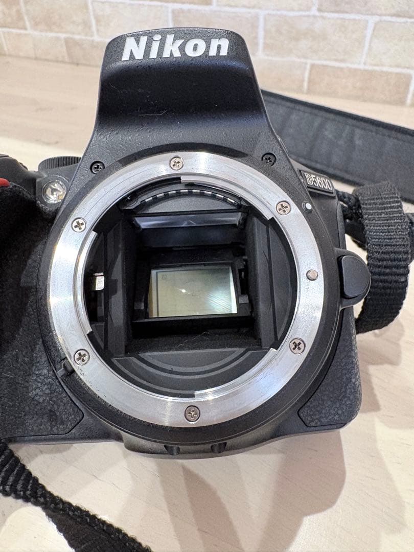 Nikon D5600 デジタル一眼レフカメラ 本体　Bluetooth付