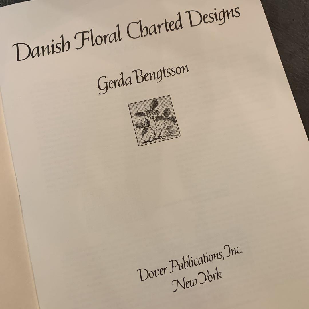 刺繍図案集47柄ほど　洋書　DANISH FLORAL 花の図案集
