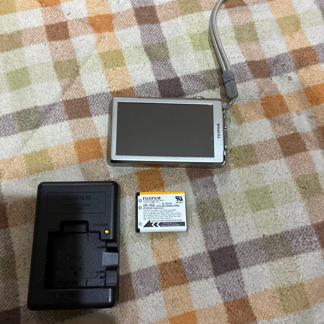 FUJIFILM FINEPIX （バッテリー　充電器付き）