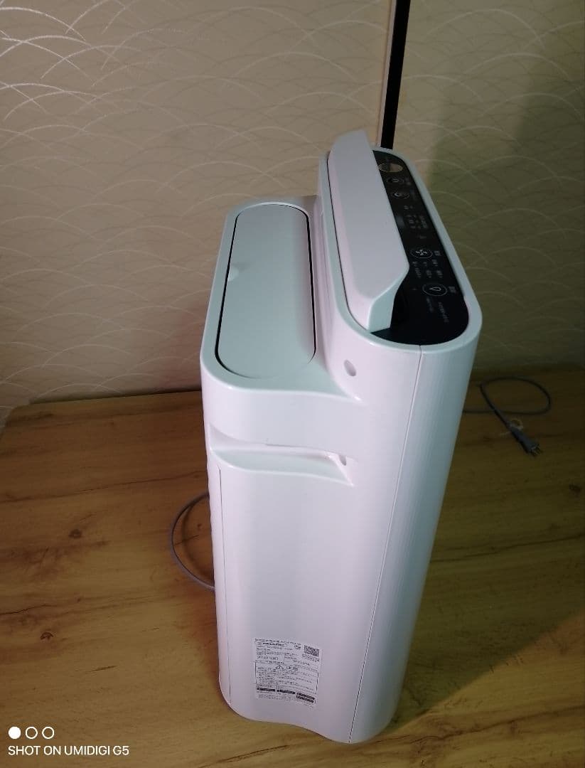 ぺこ SHARP 加湿空気清浄機 KC-P50-W プラズマクラスター