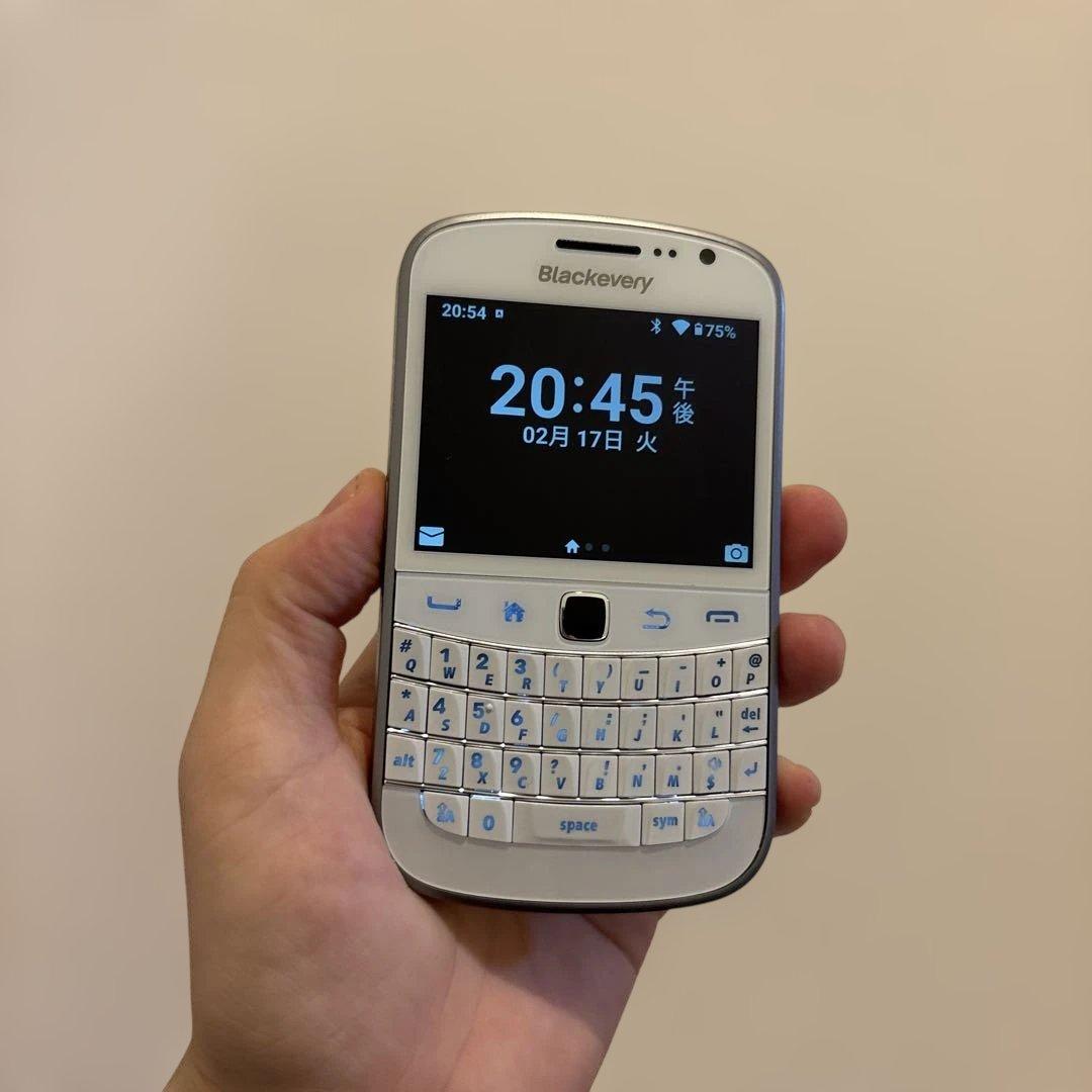 Android F9900（BlackBerry 9900 復刻デザイン）