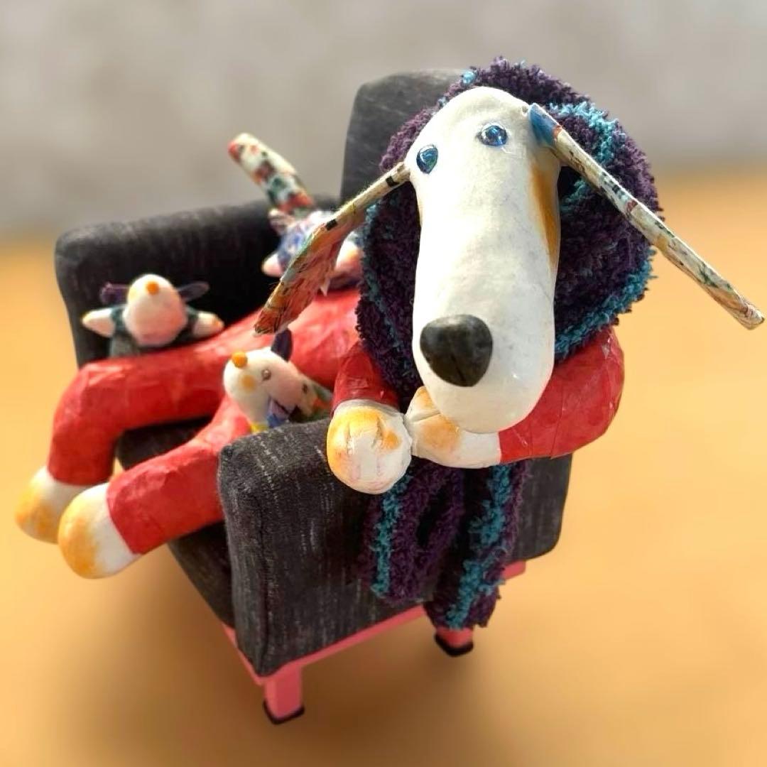 子守しながら話を聞いてくれるパパ犬
