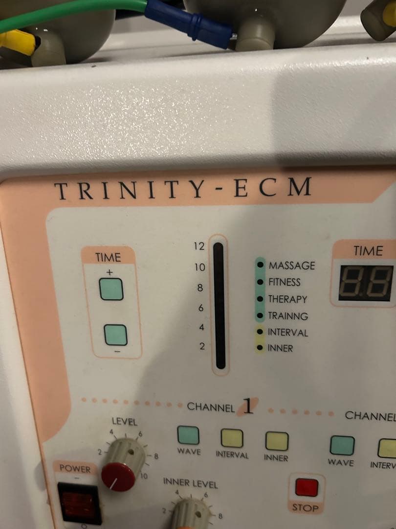 TRINITY-ECM 美顔器・美容器　筋トレ　EMS