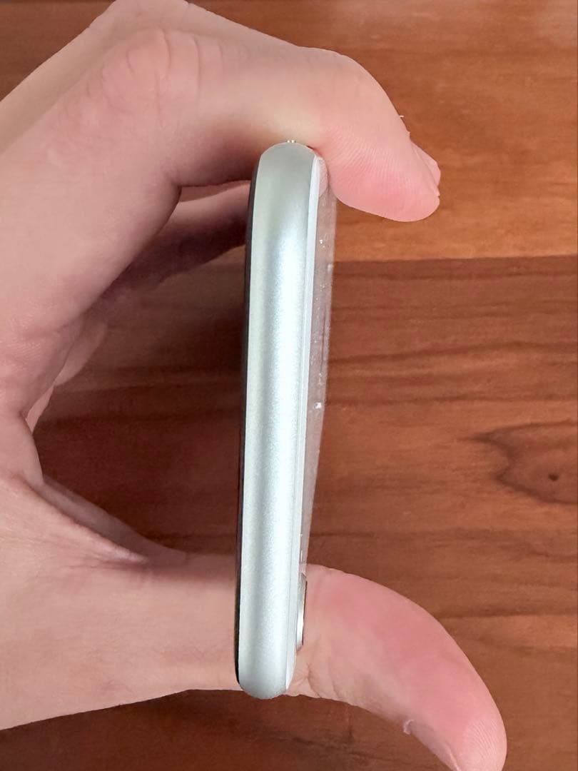 Apple iPhone SE (第2世代) ホワイト 本体