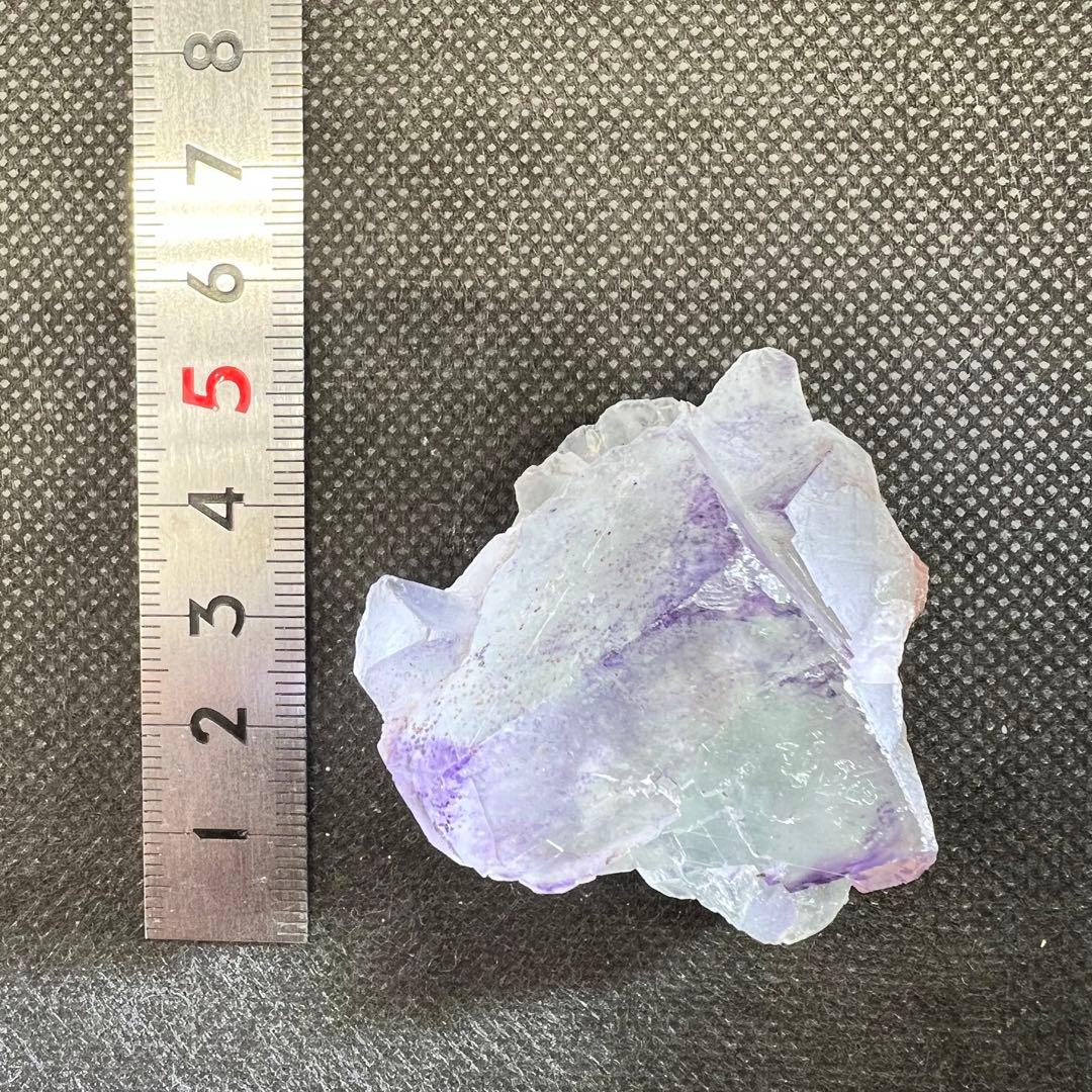 モロッコ産　パープルウィンドウ　ライトブルーフローライト
