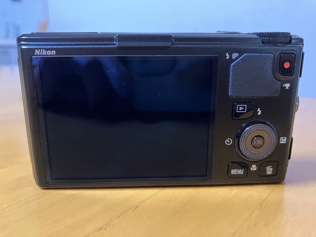Nikon COOLPIX S9500 デジタルカメラ【美品】