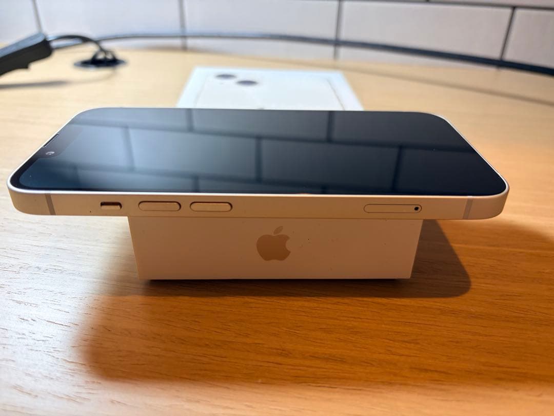 iPhone13 ホワイト 256GB 純正ケーブル付