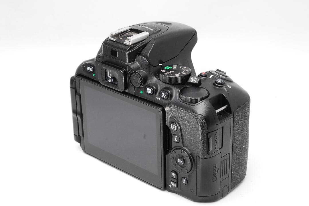 Nikon D5500 Wi-Fi転送機能搭載 自撮り ニコン 一眼レフカメラ